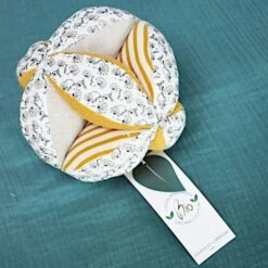 Balle Sensorielle Avec Hochet Fleuri-Ocre 15cm Coton Bio Doudou Et Compagnie® - Doudou Bio Français 10 Balle Sensorielle Avec Hochet Fleuri-Ocre 15cm Coton Bio Doudou Et Compagnie® - Doudou Bio Français -Jouets De Confort En Peluche Boutique balle sensorielle avec hochet fleuri ocre 15cm coton bio doudou et compagnie doudou bio francais 3