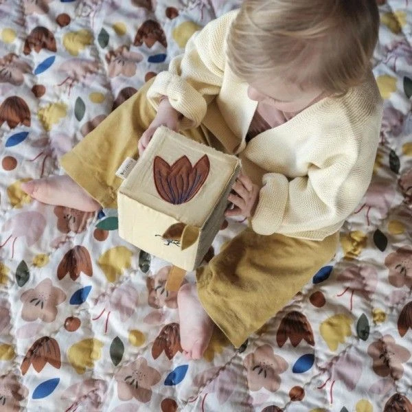 Cube D'activité En Tissus Doux Verger Fabelab® Coton Bio GOTS -Jouet Bio Scandinave 5 Cube D'activité En Tissus Doux Verger Fabelab® Coton Bio GOTS -Jouet Bio Scandinave – Image 5