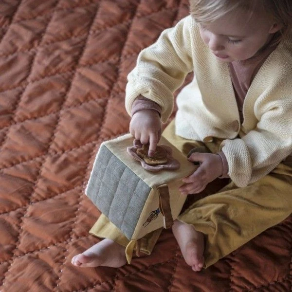 Cube D'activité En Tissus Doux Verger Fabelab® Coton Bio GOTS -Jouet Bio Scandinave 6 Cube D'activité En Tissus Doux Verger Fabelab® Coton Bio GOTS -Jouet Bio Scandinave – Image 6