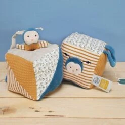 Cube D'activité Pollen 10cm Coton Bio Doudou Et Compagnie® - Doudou Bio Français -Jouets De Confort En Peluche Boutique cube d activite pollen 10cm coton bio doudou et compagnie doudou bio francais 3