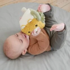 Cube D'éveil En Tissu Coton Bio Fred Franck & Fischer - Jouet Coton Bio -Jouets De Confort En Peluche Boutique cube d eveil en tissu coton bio fryd franck fischer peluche coton bio 3