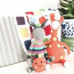 Doudou Girafe 32cm Pebble® Maille Crochet Coton Bio - Doudou Bébé Bio 8 Doudou Girafe 32cm Pebble® Maille Crochet Coton Bio - Doudou Bébé Bio -Jouets De Confort En Peluche Boutique doudou girafe 32cm pebble maille crochet coton bio doudou bebe bio 3