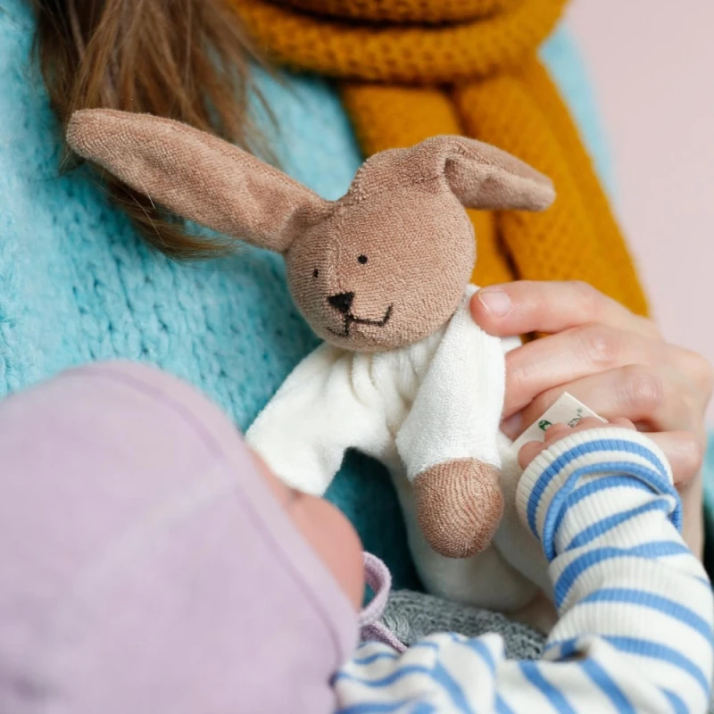 Doudou Hochet Nanchen® Natur Lapin Hoppel Coton Bio Eponge (Kba) Brun Ecru 18cm- Hochet Bio 2 Doudou Hochet Nanchen® Natur Lapin Hoppel Coton Bio Eponge (Kba) Brun Ecru 18cm- Hochet Bio – Image 2