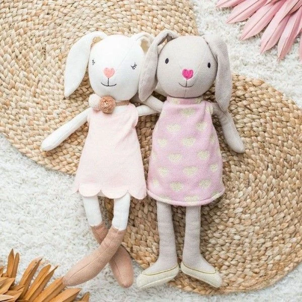 Doudou Peluche Bio Lapine Luella 42cm Apple Park™ -Jouets Bio Apple Park™ 4 Doudou Peluche Bio Lapine Luella 42cm Apple Park™ -Jouets Bio Apple Park™ – Image 4