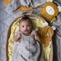 Doudou Peluche Fabbies Ours Ocre 22 Cm Fabelab® Coton Bio GOTS- Doudou Bio Scandinave 7 Doudou Peluche Fabbies Ours Ocre 22 Cm Fabelab® Coton Bio GOTS- Doudou Bio Scandinave -Jouets De Confort En Peluche Boutique doudou peluche fabbies ours ocre fabelab coton bio gots doudou bio scandinave 3