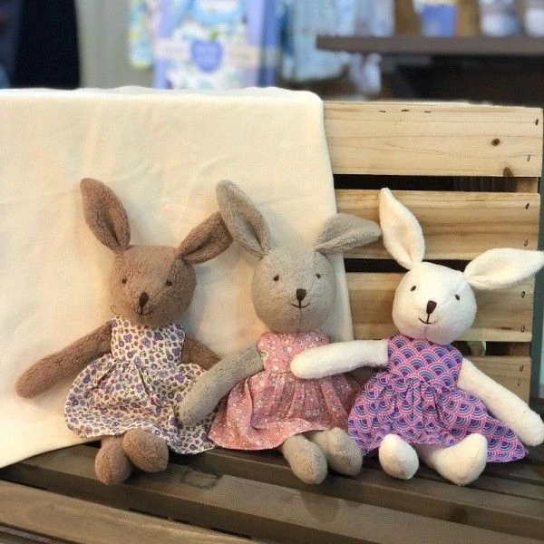 Doudou Peluche Coton Bio Lapine Brun Cacao 26cm Robe Fleurie Apple Park™-Jouets Bio Apple Park™ 2 Doudou Peluche Coton Bio Lapine Brun Cacao 26cm Robe Fleurie Apple Park™-Jouets Bio Apple Park™ – Image 2