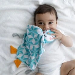 Doudou Plat à Nœuds Coton Naturel Oeko Tex Pingouin APunt Barcelona® - Doudou Bébé -Jouets De Confort En Peluche Boutique doudou plat a noeuds coton naturel oeko tex pingouin apunt barcelona doudou bebe 2