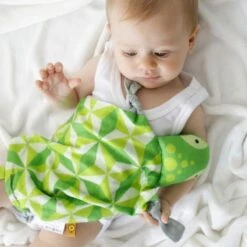 Doudou Plat à Nœuds Coton Naturel Oeko Tex Tortue APunt Barcelona®- Doudou Bébé -Jouets De Confort En Peluche Boutique doudou plat a noeuds coton naturel oeko tex tortue apunt barcelona doudou bebe 2