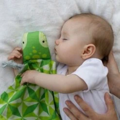 Doudou Plat à Nœuds Coton Naturel Oeko Tex Tortue APunt Barcelona®- Doudou Bébé -Jouets De Confort En Peluche Boutique doudou plat a noeuds coton naturel oeko tex tortue apunt barcelona doudou bebe 3