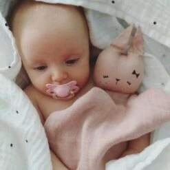 Doudou Plat Carré Lapine Vieux Rose Fabelab® Coton Bio GOTS- Doudou Bio Scandinave 6 Doudou Plat Carré Lapine Vieux Rose Fabelab® Coton Bio GOTS- Doudou Bio Scandinave -Jouets De Confort En Peluche Boutique doudou plat carre lapine vieux rose fabelab coton bio gots doudou bio scandinave 2