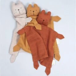 Doudou Plat Carré Ours Beige Fabelab® Mousseline Coton Bio GOTS- Doudou Bio Scandinave 7 Doudou Plat Carré Ours Beige Fabelab® Mousseline Coton Bio GOTS- Doudou Bio Scandinave -Jouets De Confort En Peluche Boutique doudou plat carre ours beige fabelab mousseline coton bio gots doudou bio scandinave 2