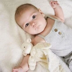 Doudou Plat Coton Bio & Caoutchouc Naturel Bahbah L'agneau Tikiri® - Jouet Bio -Jouets De Confort En Peluche Boutique doudou plat coton bio caoutchouc naturel bahbah l agneau tikiri jouet bio 5