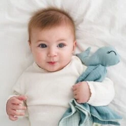 Doudou Plat Lange Coton Bio Baleine APunt Barcelona® 30cm- Doudou Bébé Bio 8 Doudou Plat Lange Coton Bio Baleine APunt Barcelona® 30cm- Doudou Bébé Bio -Jouets De Confort En Peluche Boutique doudou plat lange coton bio baleine apunt barcelona 30cm doudou bebe bio 2