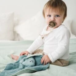 Doudou Plat Lange Coton Bio Baleine APunt Barcelona® 30cm- Doudou Bébé Bio 9 Doudou Plat Lange Coton Bio Baleine APunt Barcelona® 30cm- Doudou Bébé Bio -Jouets De Confort En Peluche Boutique doudou plat lange coton bio baleine apunt barcelona 30cm doudou bebe bio 3