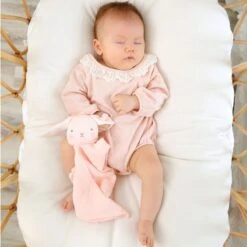 Doudou Plat Lapin Rose Lange Mousseline De Coton Bio Albetta® 35cm - Doudou Lange 7 Doudou Plat Lapin Rose Lange Mousseline De Coton Bio Albetta® 35cm - Doudou Lange -Jouets De Confort En Peluche Boutique doudou plat lapin rose lange mousseline de coton bio albetta doudou lange 2