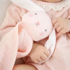 Doudou Plat Lapin Rose Lange Mousseline De Coton Bio Albetta® 35cm - Doudou Lange 8 Doudou Plat Lapin Rose Lange Mousseline De Coton Bio Albetta® 35cm - Doudou Lange -Jouets De Confort En Peluche Boutique doudou plat lapin rose lange mousseline de coton bio albetta doudou lange 3