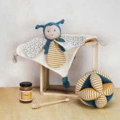 Doudou Plat Pollen L'abeille 25cm Coton Bio Doudou Et Compagnie® - Doudou Bio Français 15 Doudou Plat Pollen L'abeille 25cm Coton Bio Doudou Et Compagnie® - Doudou Bio Français -Jouets De Confort En Peluche Boutique doudou plat pollen l abeille 25cm coton bio doudou et compagnie doudou bio francais 5