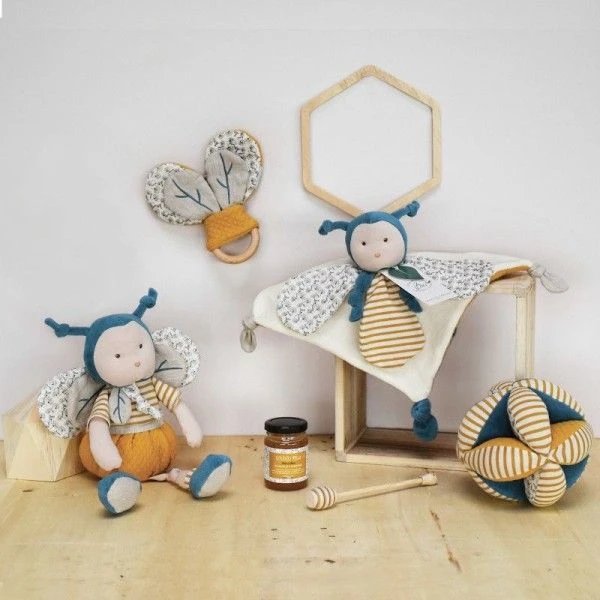 Doudou Plat Pollen L'abeille 25cm Coton Bio Doudou Et Compagnie® - Doudou Bio Français 7 Doudou Plat Pollen L'abeille 25cm Coton Bio Doudou Et Compagnie® - Doudou Bio Français – Image 7