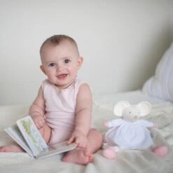 Doudou Poupée Caoutchouc Naturel & Coton Meiya La Souris Meiya & Alvin® -Jouets De Confort En Peluche Boutique doudou poupee caoutchouc naturel coton meiya la souris meiya alvin 2