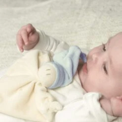 Doudou Zmooz Small 16cm Keptin -jr Coton Bio Bleu Ciel - Doudou Naissance -Jouets De Confort En Peluche Boutique doudou zmooz small keptin jr coton bio bleu ciel doudou naissance 3