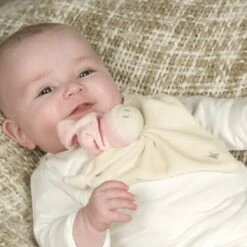 Doudou Zmooz Small 16cm Keptin -jr Coton Bio Saumon - Doudou Naissance -Jouets De Confort En Peluche Boutique doudou zmooz small keptin jr coton bio saumon doudou naissance 3