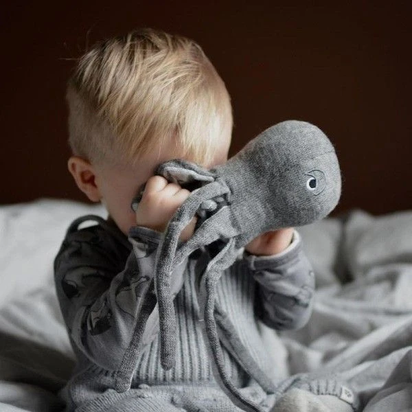 Grande Peluche Poulpe 60cm Filibabba® -Doudou Peluche Design Scandinave 6 Grande Peluche Poulpe 60cm Filibabba® -Doudou Peluche Design Scandinave – Image 6