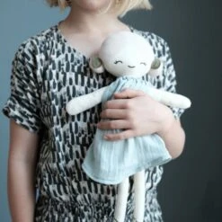 Grande Poupée De Tissu "Pomme" Fabelab® 40 Cm Coton Bio GOTS- Jouet Bio Scandinave -Jouets De Confort En Peluche Boutique grande poupee de tissu pomme fabelab coton bio gots jouet bio scandinave 2