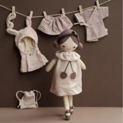 Grande Poupée De Tissu "Tarte Aux Cerise" Fabelab® 40 Cm Coton Bio GOTS- Jouet Bio Scandinave -Jouets De Confort En Peluche Boutique grande poupee de tissu tarte aux cerise fabelab coton bio gots jouet bio scandinave 3