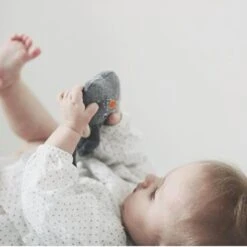 Hochet Bio & Anneau De Dentition Lapin Gris Wooly Organic® Coton Bio 12 Cm - Doudou Bio GOTS -Jouets De Confort En Peluche Boutique hochet bio anneau de dentition lapin gris wooly organic coton bio 12 cm doudou bio gots 2