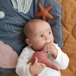 Doudou Hochet Etoile De Mer Fabelab® 20 Cm Coton Bio GOTS- Jouet Bio Scandinave 7 Doudou Hochet Etoile De Mer Fabelab® 20 Cm Coton Bio GOTS- Jouet Bio Scandinave -Jouets De Confort En Peluche Boutique hochet etoile de mer fabelab 20 cm coton bio gots jouet bio scandinave 2