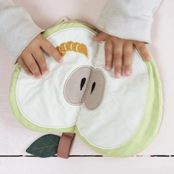 Livre Bébé En Tissu Pomme Verte Fabelab® Coton Bio GOTS- Jouet Bio Scandinave 7 Livre Bébé En Tissu Pomme Verte Fabelab® Coton Bio GOTS- Jouet Bio Scandinave – Image 7