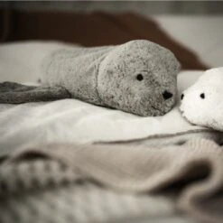 Peluche Bouillote Sèche Phoque Gris Coton Bio 40 Cm Senger® - Bouillotte Bio Naturel Senger -Jouets De Confort En Peluche Boutique peluche bouillote seche phoque gris coton bio 40 cm senger bouillotte bio naturel senger 3