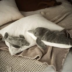 Peluche Bouillotte Dauphin Coton Bio 38 Cm Senger® - Bouillotte Sèche Bio -Jouets De Confort En Peluche Boutique peluche bouillotte dauphin coton bio 38 cm senger bouillotte seche bio 2