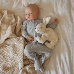 Peluche Bouillotte Lapin Endormi Beige Coton Bio 30 Cm Senger® - Peluches Naturel Senger -Jouets De Confort En Peluche Boutique peluche bouillotte lapin endormi beige coton bio 30 cm senger peluches naturel senger 4