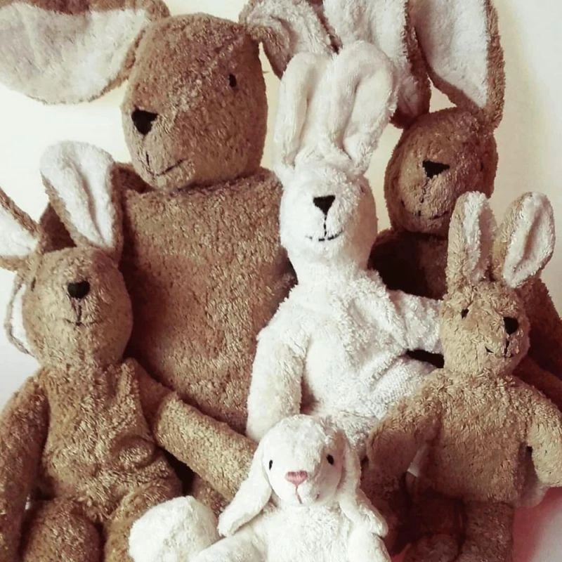 Peluche Petit Lapin Blanc Coton Bio 22 Cm Senger® - Doudou Bio Naturel Senger 4 Peluche Petit Lapin Blanc Coton Bio 22 Cm Senger® - Doudou Bio Naturel Senger – Image 4