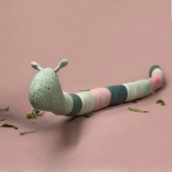 LÄSSIG Peluche Tricotée Avec Grelot Garden Explorer Chenille 163cm Lässig® - Peluche Lässig Bio -Jouets De Confort En Peluche Boutique peluche tricotee avec grelot garden explorer chenille laessig peluche laessig bio hochets bio 6