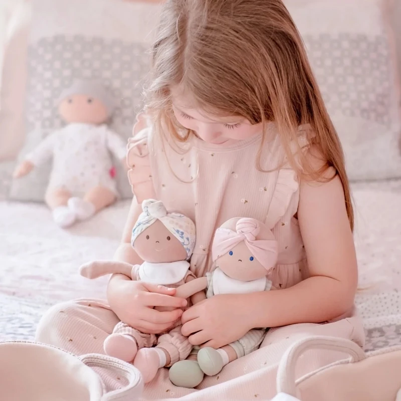 Poupée Bébé En Tissus Carry 25cm Set Couffin Tricoté Bonikka - Poupons 6 Poupée Bébé En Tissus Carry 25cm Set Couffin Tricoté Bonikka - Poupons – Image 6