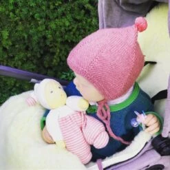 Poupée De Chiffon Waldorf Nanchen® Natur Poupon MOPS Coton Bio (Kba) Écrue & Rouge 29 Cm - Poupée Bio -Jouets De Confort En Peluche Boutique poupee de chiffon waldorf nanchen natur poupon mops coton bio kba ecrue rouge poupee bio 3