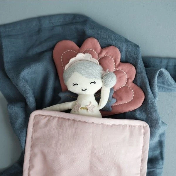 Poupée De Tissu Sirène Fabelab® 28 Cm Coton Bio GOTS- Jouet Bio Scandinave 5 Poupée De Tissu Sirène Fabelab® 28 Cm Coton Bio GOTS- Jouet Bio Scandinave – Image 5