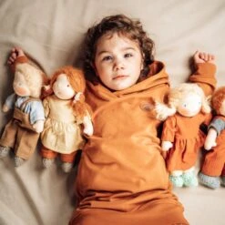 Poupée WaldorfMarie 28cm Rousse Aux Yeux Bruns Coton Bio ChimpyToys® - Véritable Poupée Waldorf -Jouets De Confort En Peluche Boutique poupee waldorf marie 28cm rousse aux yeux bruns coton bio chimpytoys veritable poupee waldorf 5