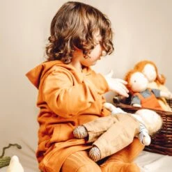 Poupée WaldorfMarie 28cm Rousse Aux Yeux Bruns Coton Bio ChimpyToys® - Véritable Poupée Waldorf -Jouets De Confort En Peluche Boutique poupee waldorf marie 28cm rousse aux yeux bruns coton bio chimpytoys veritable poupee waldorf 6