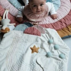 Tapis D'éveil & Activités Arc En Ciel Fabelab® Coton Bio GOTS- Jouet Bio Scandinave -Jouets De Confort En Peluche Boutique tapis d eveil activites arc en ciel fabelab coton bio gots jouet bio scandinave 3