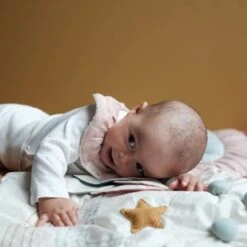 Tapis D'éveil & Activités Arc En Ciel Fabelab® Coton Bio GOTS- Jouet Bio Scandinave -Jouets De Confort En Peluche Boutique tapis d eveil activites arc en ciel fabelab coton bio gots jouet bio scandinave 4