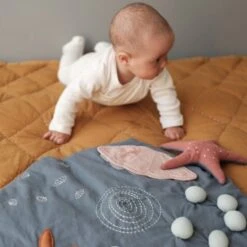 Tapis D'éveil & Activités Monde Marin Fabelab® Coton Bio GOTS - Jouet Bio Scandinave 12 Tapis D'éveil & Activités Monde Marin Fabelab® Coton Bio GOTS - Jouet Bio Scandinave -Jouets De Confort En Peluche Boutique tapis d eveil tapis d activite monde marin fabelab coton bio gots jouet bio scandinave 5